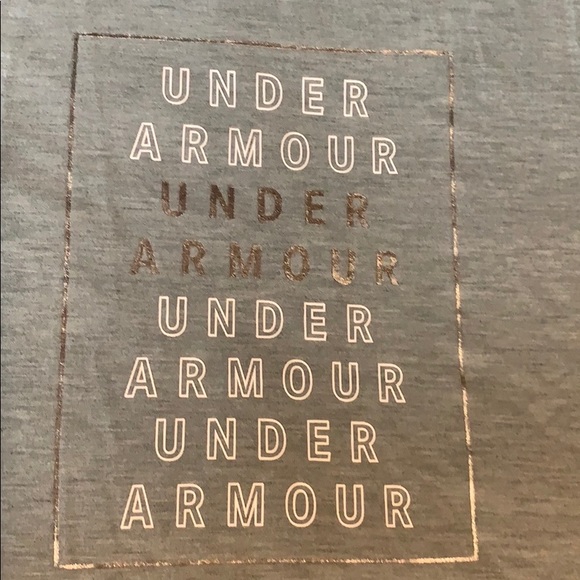 Under Armor Crop Top - Picture 2 of 4